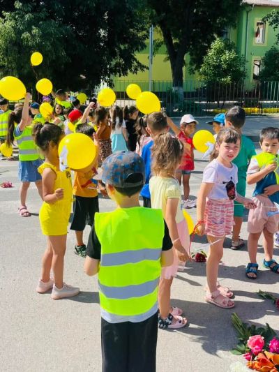 29 юни-Национален ден за безопасността на движение по пътищата….Нека да бъдем отговорни участници в движението, да пазим другите и себе си, защото най- важната посока е към дома, при хората, които ни обичат! - Изображение 3